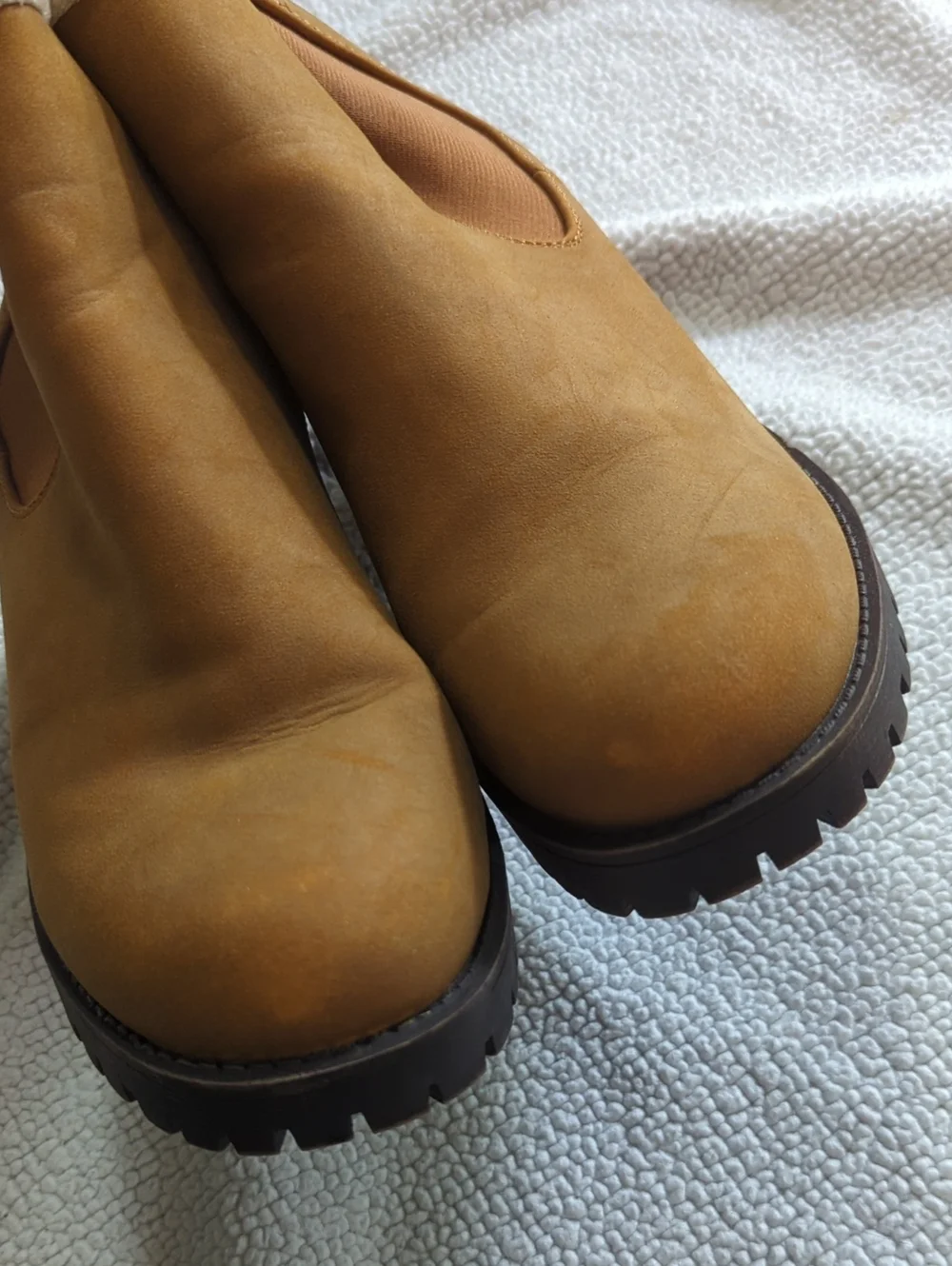 Baretraps Size 9.5 Tan Faux Fur Trim Block Heel Lug Sole Chelsea Booties
